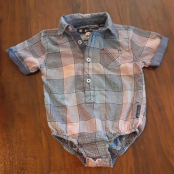 Ben Sherman Blue and Red Button Down Baby Onesie Boys 6/9 Months Collared Dressy - Picture 1 of 4